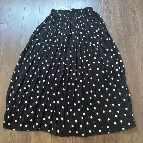 QED LONDON Black and White Polka Dot Midi Pleated Skirt - Picture 15 of 15